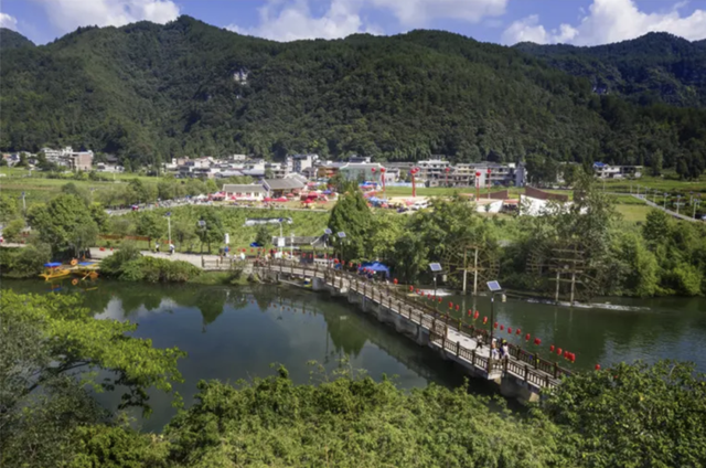 山水清欢，秋韵黔南丨泡温泉、吸氧吧，龙里向你发出秋季邀约