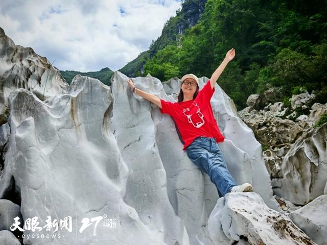 平塘甲青大峡谷奇特地质景观引人入胜