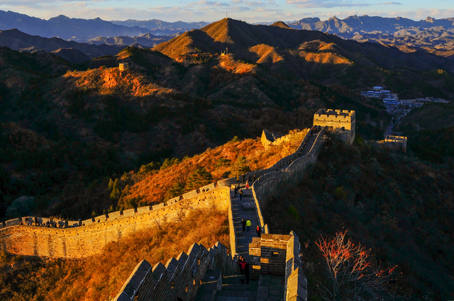 秋染金山岭，长城揽胜境