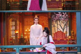 热搜第一！长沙籍女演员承认恋情，曾在《墨雨云间》中饰演婉宁公主图片