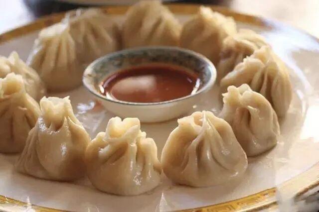 来这个小城看雪泡温泉，美哭了！