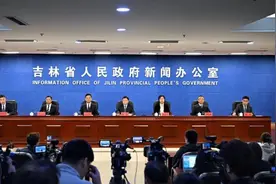 “三个再升级”让游客“沉浸式”体验冰雪莲花山图片