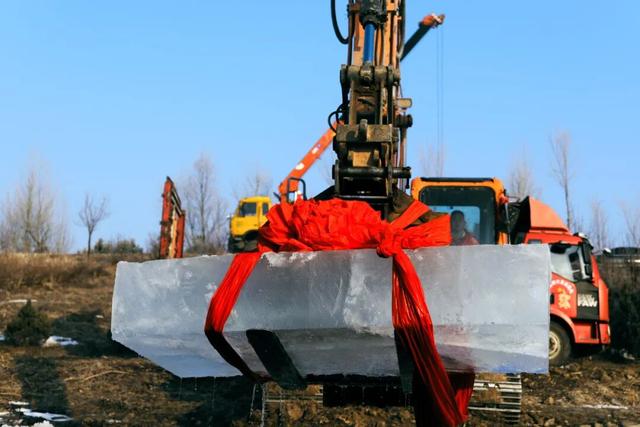 冰雪节的超绝冰雕来自哪里？今天大黑河上的号子声给出了答案