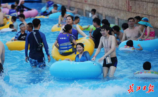 逐浪、纳凉，体验东湖夏日亲水盛宴