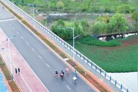 亲 夏日傍晚 草海骑行了吗？图片