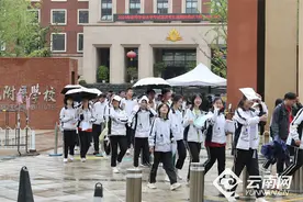 【高清组图】昆明市中考首日平稳顺利图片