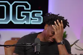 😂😂白边：70岁老婆婆都喷我别像个婊子一样 球迷太疯狂了图片