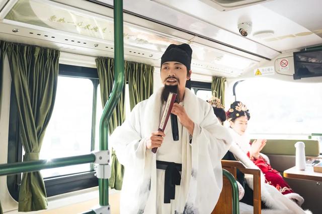 跟着唐诗游长安!乘西安城市观光车,体验“斗酒诗百篇”的浪漫!