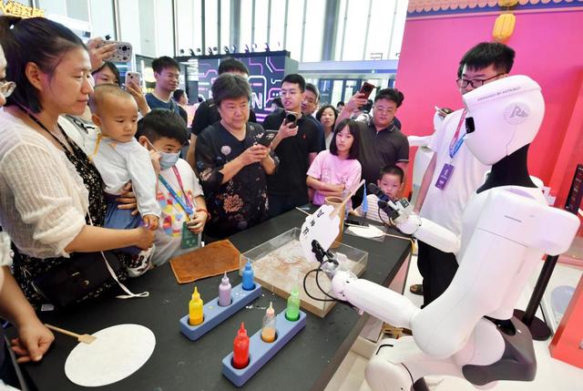 在世界机器人大会探秘下一代机器人“大脑”