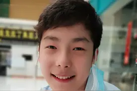 高颜值孤独症男孩走红 妈妈：希望帮助更多“星星的孩子”图片