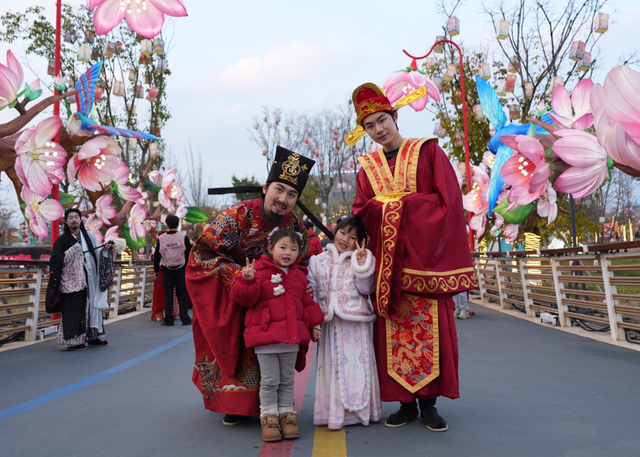 闹元宵！在东安湖赴一场光影与烟火的约会