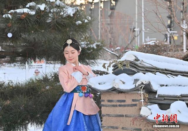 延吉民俗园旅拍火热 冰雪难挡游客热情