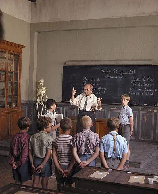 语文课，是老师与同学跟随文学共历一次发烧