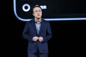 东方财富深度适配鸿蒙电脑折叠形态，打造全场景跨设备一致的交易体验图片