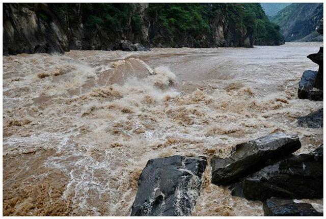 七彩云南之十四：虎跳峡，无以言表的震撼