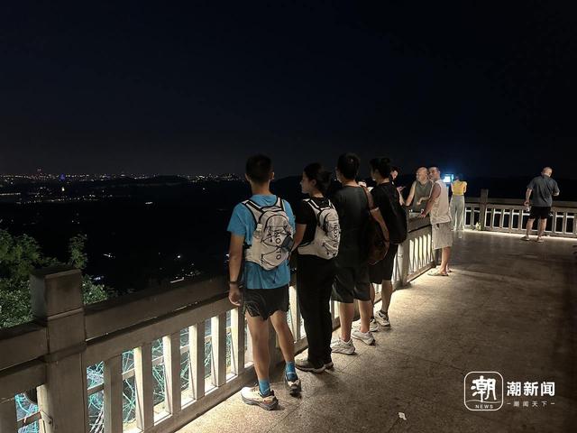 潮声丨月亮走我也走，夜爬中的别样风景