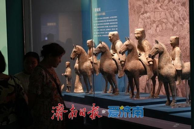 抓住暑期“尾巴”探寻馆藏文物里历史与文化的盛宴