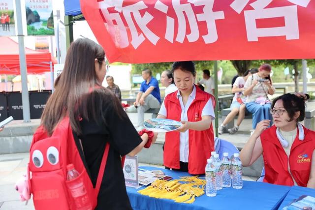 国庆假期过半，安全秩序不松懈！龙虎山文明旅游服务暖人心！