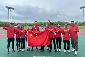 祝贺！吴艳妮12秒86在日本大阪夺冠 母亲现场观赛：收到最好的母亲节礼物图片