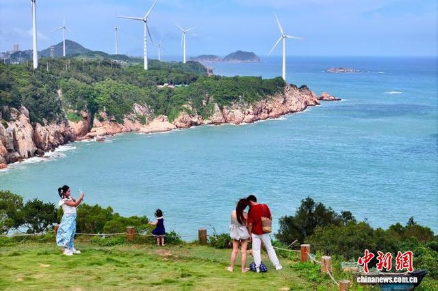 福建沿海渔村风光秀美引游人