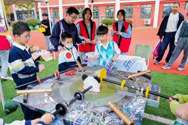 以AI为笔绘就创新图景！头脑奥林匹克创新学习活动亲子擂台赛迎来浦东区赛