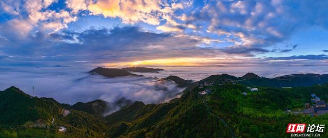【每日一图@湖南】郴州回龙山巅：秋日云海与日出的浪漫邂逅