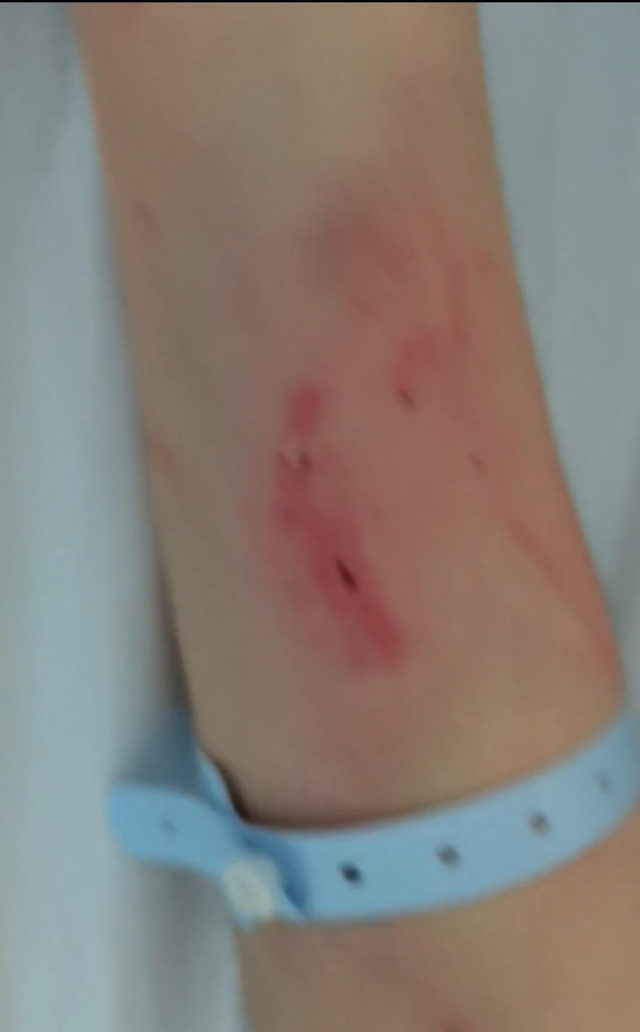 女子遭家暴驾车逃跑致丈夫身亡获刑11年！其父：女儿被扒光衣服遭持刀威胁