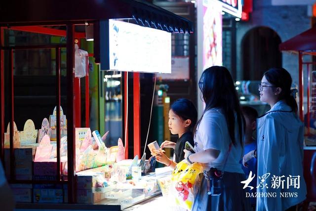 古城夜经济，激发消费活力