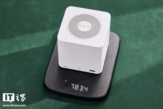 千元六盘位全闪 NAS，零刻飞牛联名 ME mini 私有云体验评测