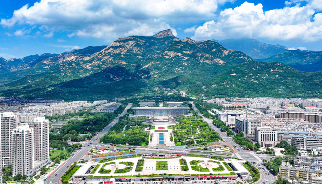 曾到访泰安！2025年诺贝尔文学奖获得者是位“中国迷”，更是李白的“狂热粉丝”！