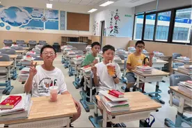 已毕业的孩子们，新学期为何重返小学校园图片