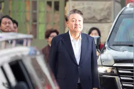 韩国前总统尹锡悦涉“内乱罪”审理继续进行，法庭内场景首度公开图片