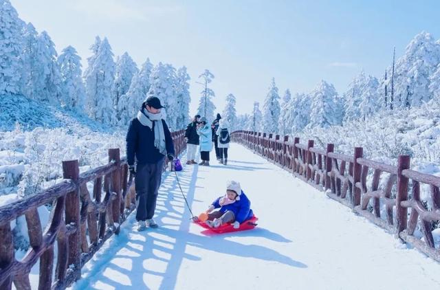 谁还没冲？快来瞧瞧冬日瓦屋山有多好玩！