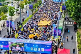 2024江苏泰州马拉松赛激情开跑图片