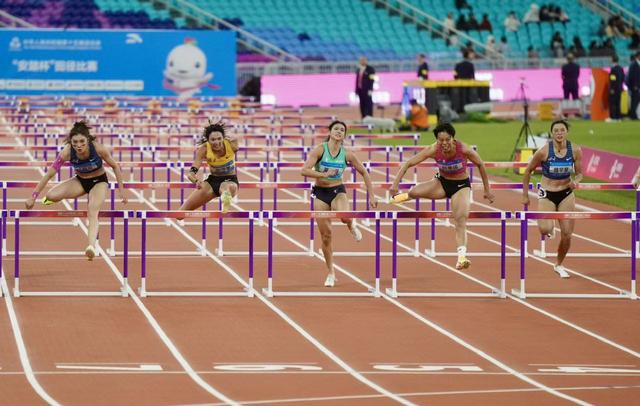 12秒81！广东选手刘景扬爆冷摘得全运女子100米栏金牌