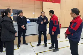 干部深入企业，延津县多措并举奋战工业经济“开门红”图片