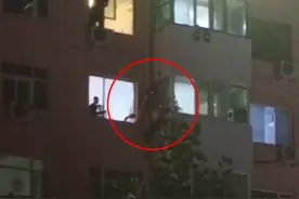 河北一女孩坠楼，消防员营救时两人一同坠落？回应：消防未受伤，女孩落气垫无大碍图片