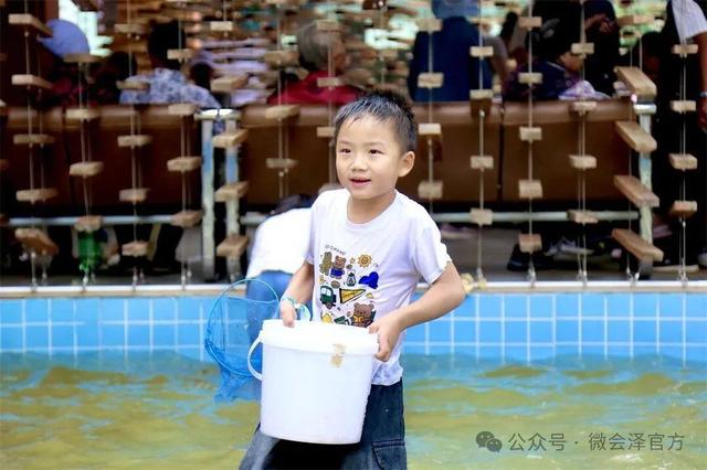 会泽雨碌大地缝：捞鱼抓鸭嗨翻天‖雨碌乡捞鱼狂欢节