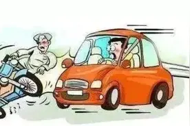 方便≠随便！如此骑三轮太危险……图片
