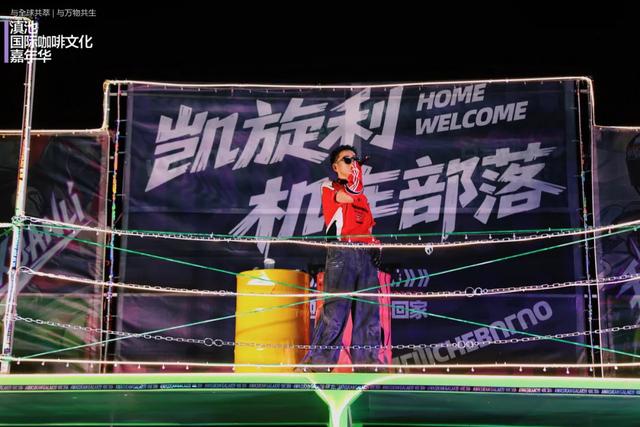 热气球为幕,歌舞不止!蓝调时刻的滇池西岸,绝美