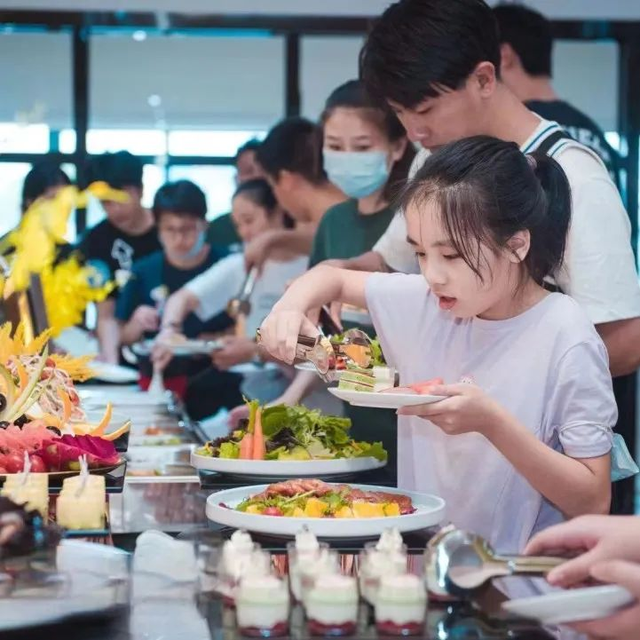 域见上海·域见奉贤｜马年遛娃好去处！奉贤这家马术俱乐部，能骑马、DIY马蹄铁……还藏着冠军马