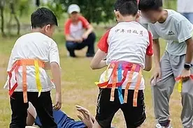 参加“荒野生存”受伤，上海13岁少年被要求带伤徒步后又骨折！多方回应图片