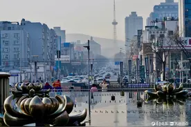 泉城广场上，随手拍荷花音乐喷泉图片