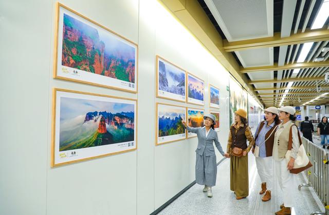 2025“乘地铁 游山西”首场主题摄影展在太原启幕