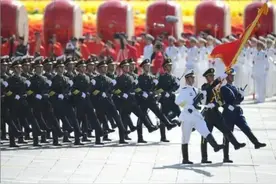 他从木匠工人成长为精武标兵，还两次参加阅兵！图片
