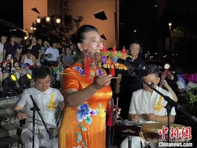 人这一辈子，一定要来天津听一场桥边音乐会！