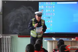 霍州公安交警进学校开展“知危险 会避险”全国中小学生安全教育日主题宣传活动图片