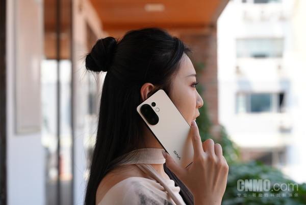 vivo S30评测：多彩直屏设计 全面普及潜望长焦