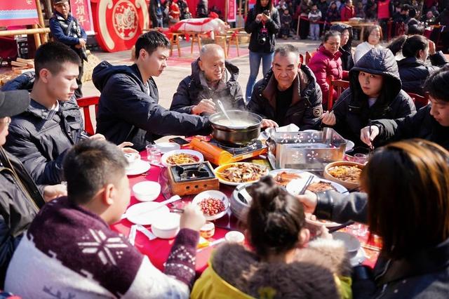 “烟火上里·坝坝年”四川雅安雨城区2026年猪文化活动举行