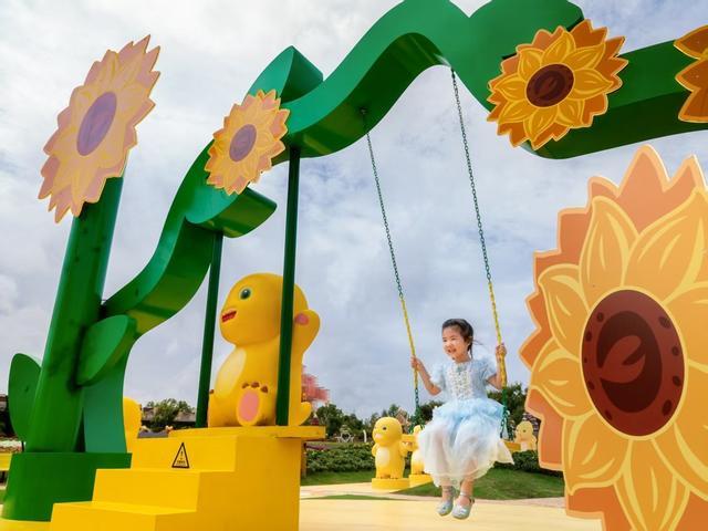 奶龙版梦幻花海成“遛娃”好去处，浦江郊野公园假期客流创新高